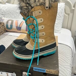 Sorel Joan of Arctic Curry Turquoise lace up fur lined snow boots women’s